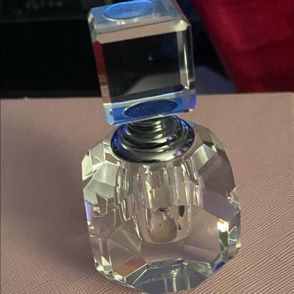 Lead crystal perfume dispenser